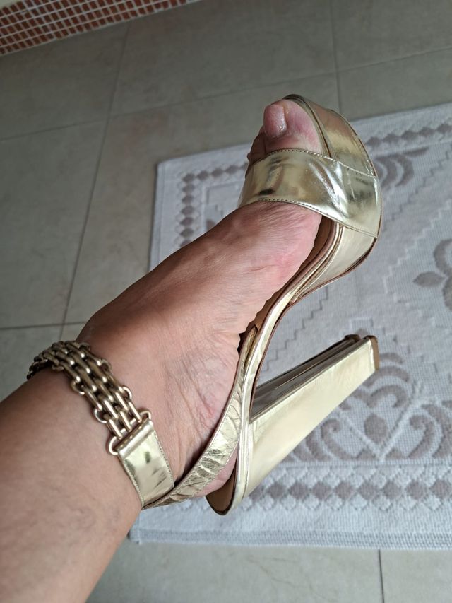 Sandalo donna dorato versace