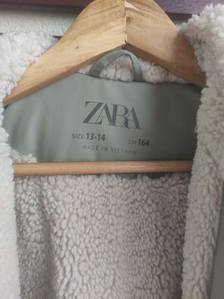 Parka con capucha borreguillo. Talla 13-14. 164 cm