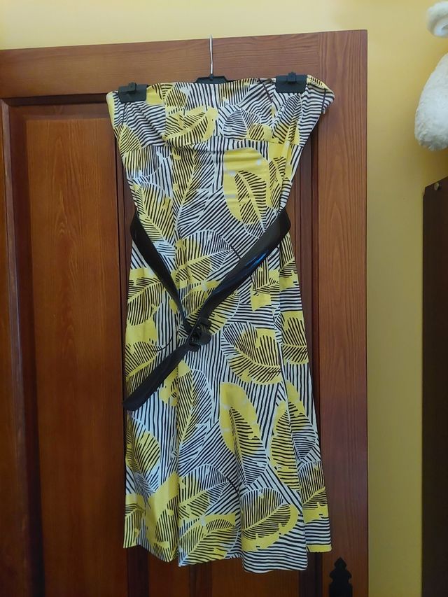 Vestido de cóctel color amarillo y marro