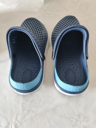 SANDALIAS TIPO CROC