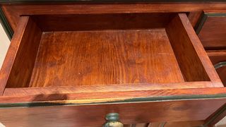 2 puertas y 2  cajones de madera