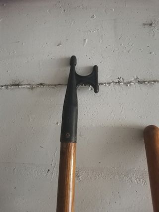 Coppia di remi in legno per imbarcazioni.