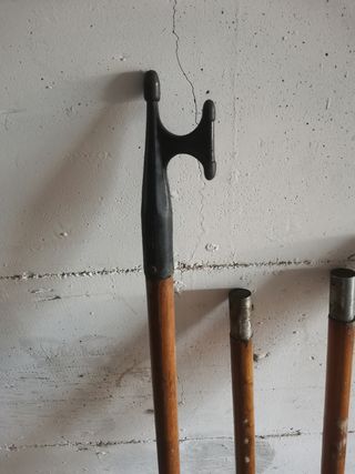 Coppia di remi in legno per imbarcazioni.