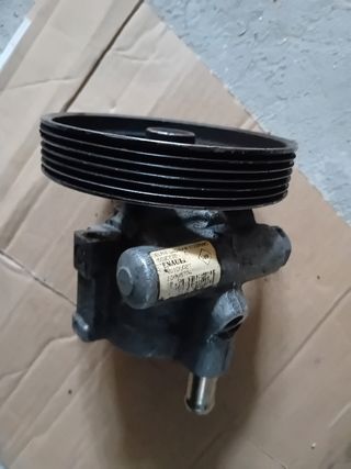 Bomba direccion Renault Laguna 