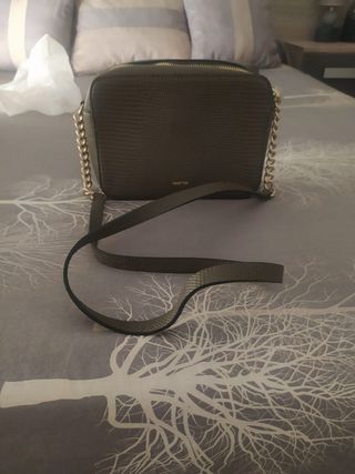 Bonito bolso color kaki misako