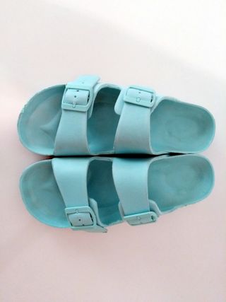 LOTE 2 CHANCLAS ALE-HOP