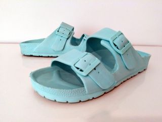 LOTE 2 CHANCLAS ALE-HOP