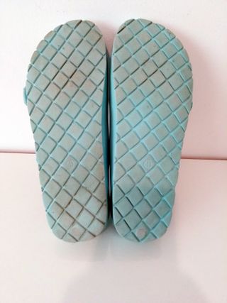 LOTE 2 CHANCLAS ALE-HOP