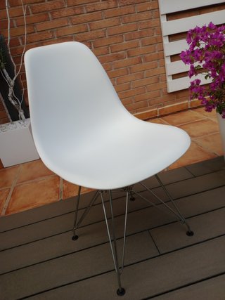 Silla Tower blanca y cromada