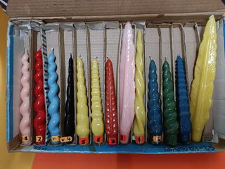 Velas artesanales para candelabros.