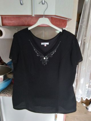 Blusa de manga corta, negra