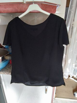 Blusa de manga corta, negra