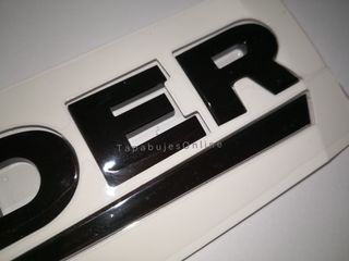 EMBLEMA NEGRO MALETERO LAND ROVER DEFENDER