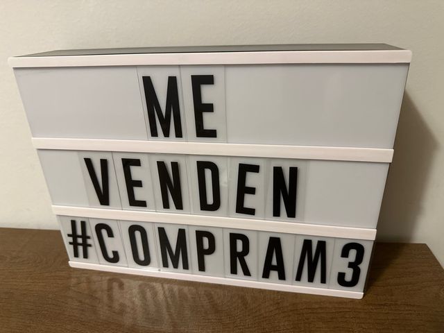 Caja de luz LED con letras y numeros.