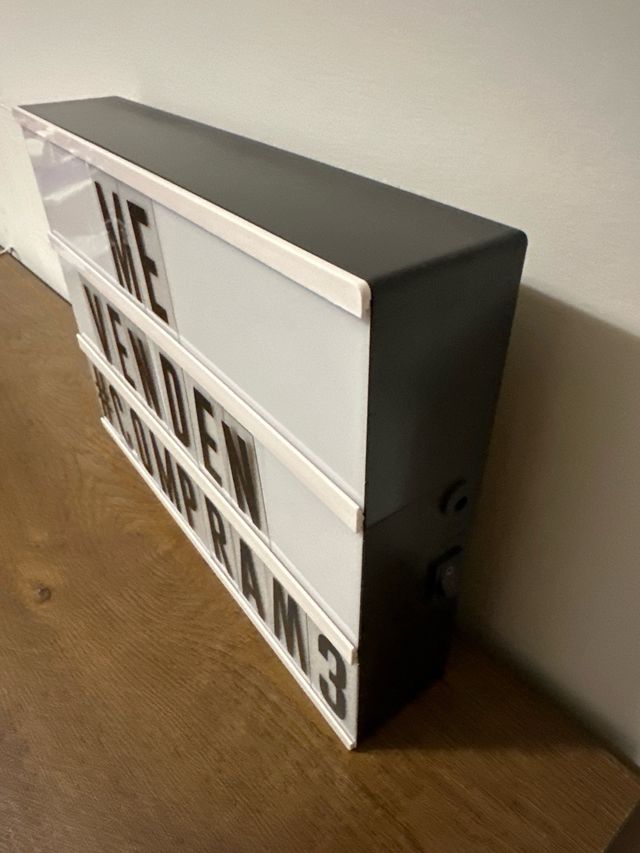 Caja de luz LED con letras y numeros.