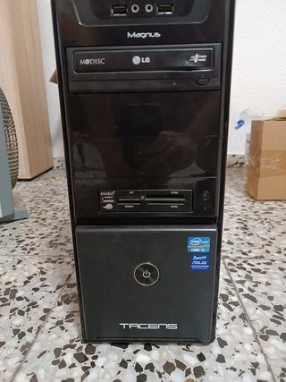 Torre pc con piezas