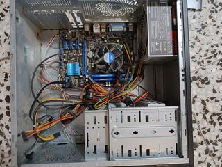 Torre pc con piezas
