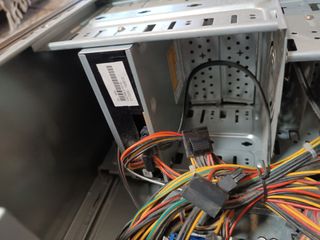 Torre pc con piezas