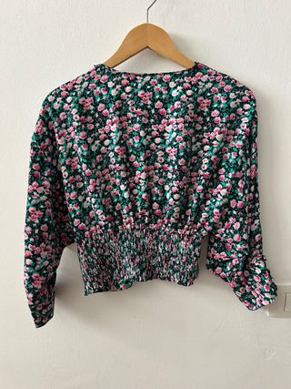Top flores de Zara