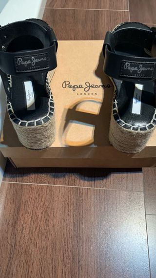 Cuñas sandalias piel negras Pepe Jeans