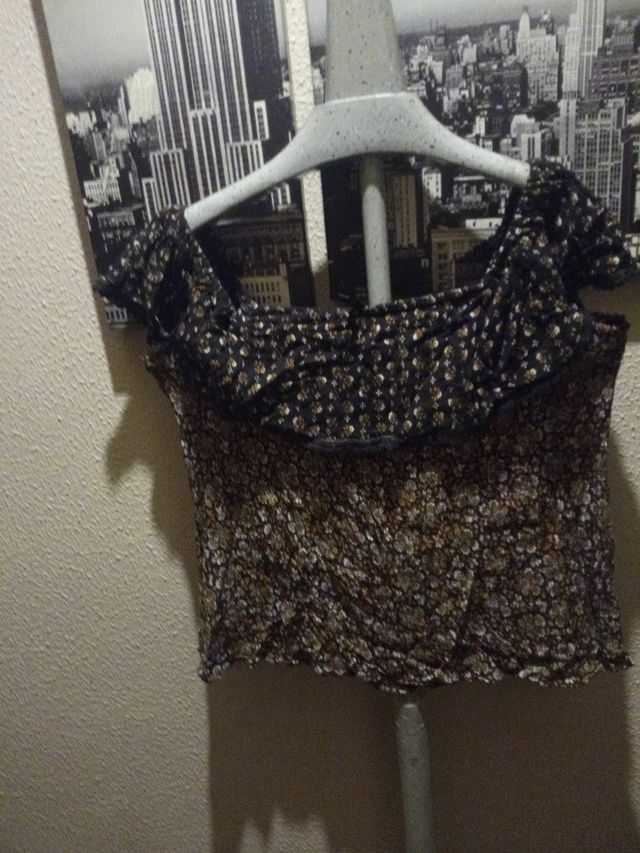 Top de flores con volante elástico tipo maga sisa