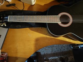 Guitarra Navarrez, Afinador, Puas y Funda