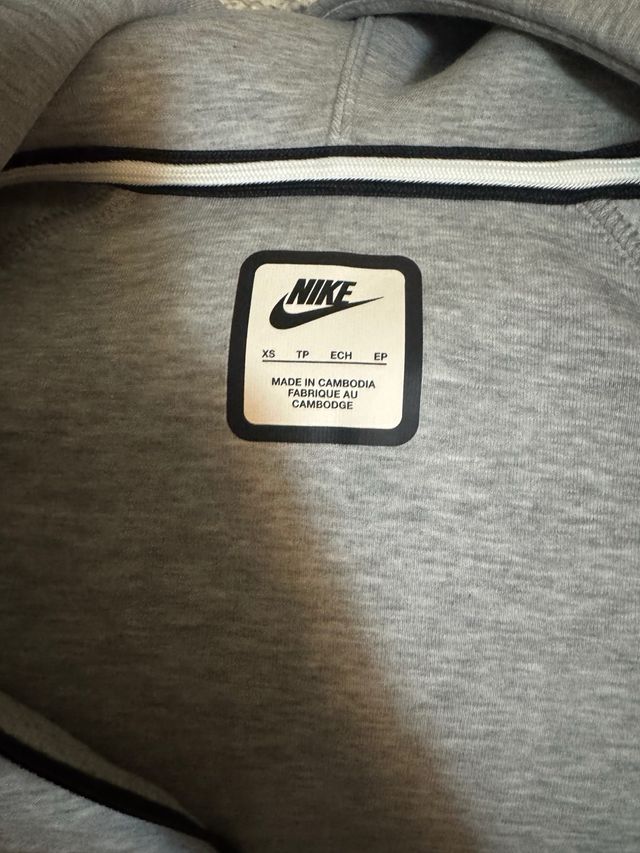 Nike tech gris