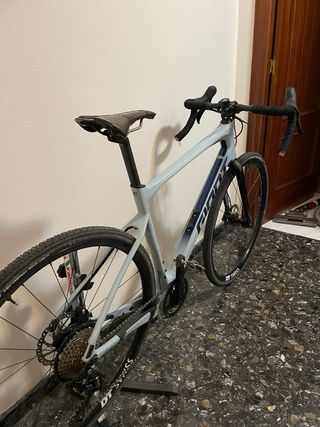 BICICLETA GRAVEL GIANT CARBONO 