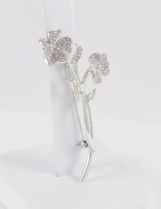 Broche flor en oro blanco 18k con brillantes