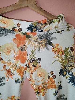 Pantalón pitillo. Talla L. Marca Stradivarius