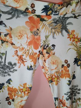 Pantalón pitillo. Talla L. Marca Stradivarius