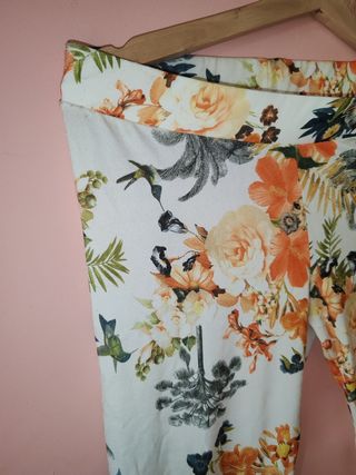 Pantalón pitillo. Talla L. Marca Stradivarius