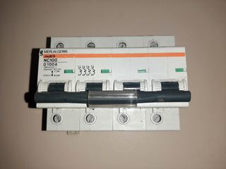 Interruptor Magnetotérmico 4×100A