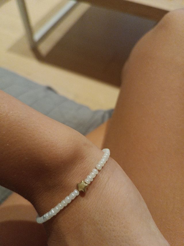 Pulsera de bolitas color perla