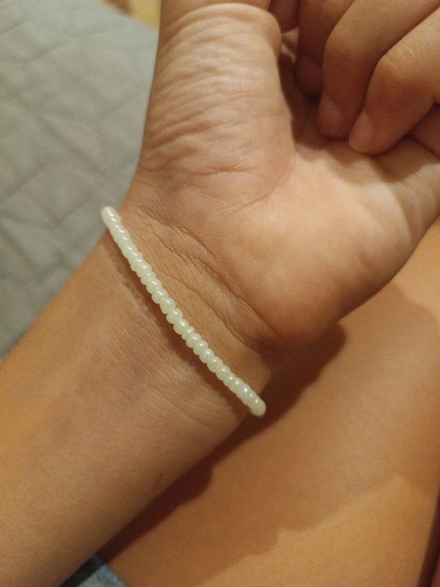 Pulsera de bolitas color perla