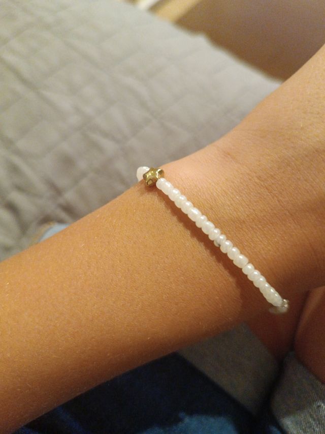 Pulsera de bolitas color perla