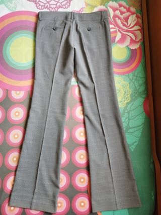 Pantalón gris de Bershka