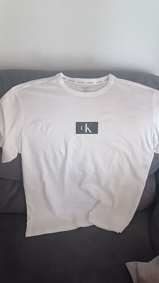 Camiseta Calvin Klein L
