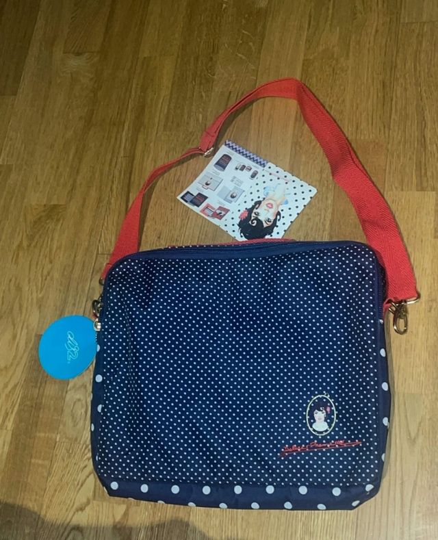 Mochila y estuche escolar de Dolores Promesas. Co