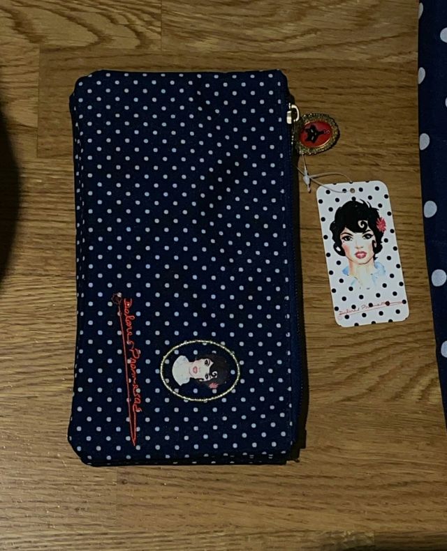 Mochila y estuche escolar de Dolores Promesas. Co