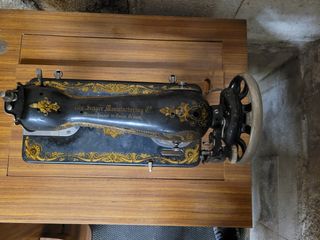 Máquina de coser SINGER antigua