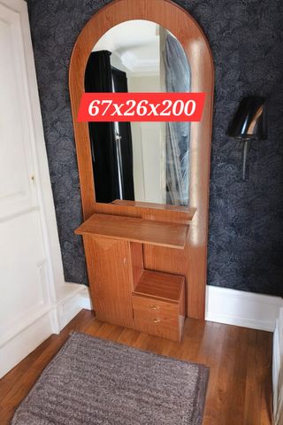 mueble de ebtrada con espejo