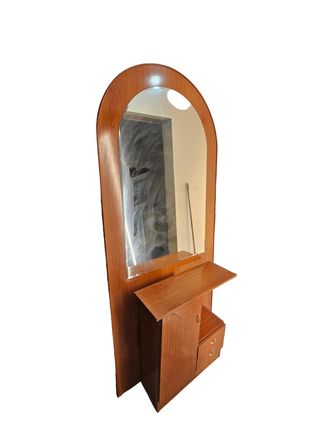 mueble de ebtrada con espejo