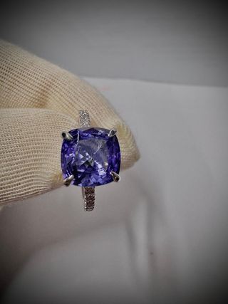 Anillo de compromiso, diamantes y tanzanita