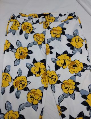 Pantalón Zara estampado floral 