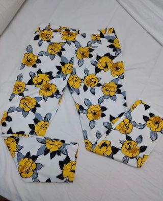 Pantalón Zara estampado floral 