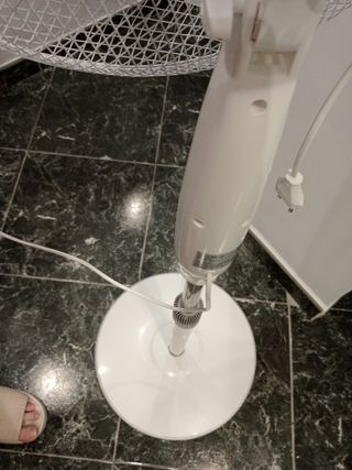 Ventilador de pie blanco
