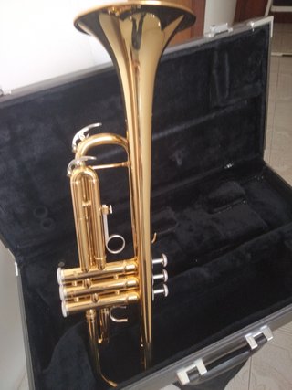 Trompeta Yamaha ytr 3335.Oro..RC.