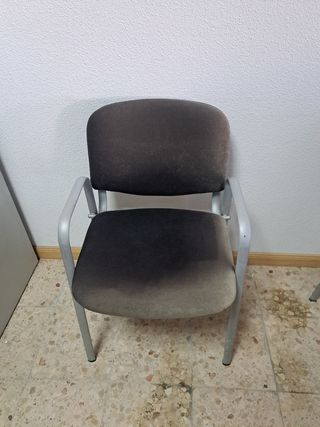 Sillas de oficina negras.