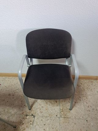 Sillas de oficina negras.